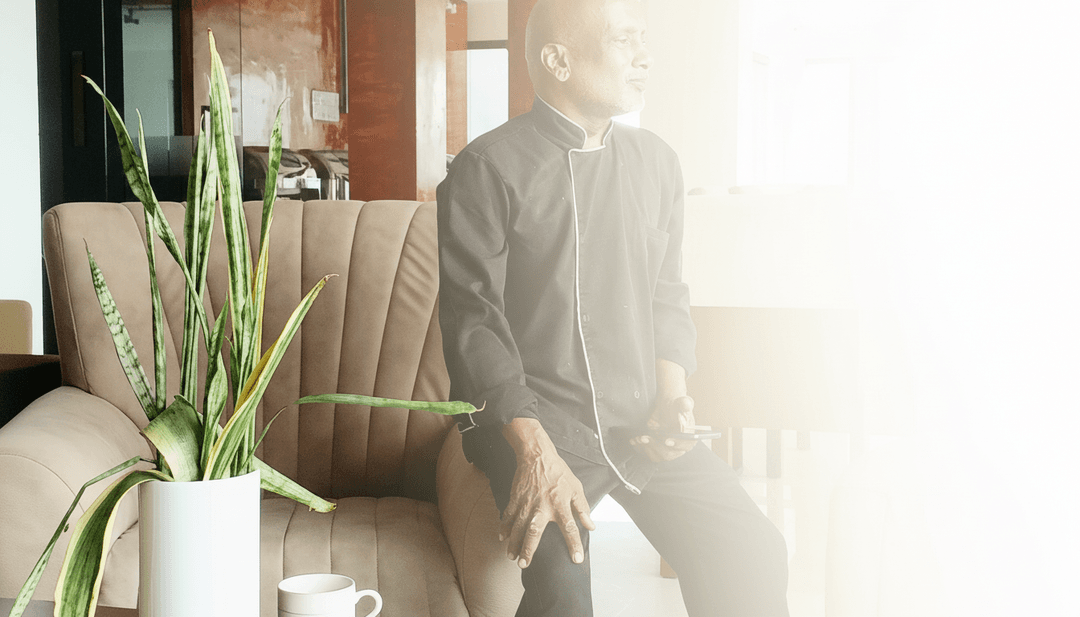 Freebeat.ai के इंटरफ़ेस का एक चमकता हुआ अमूर्त प्रतिनिधित्व, जिसमें एक उपयोगकर्ता आसानी से MP3 से संगीत वीडियो बना रहा है, जिसमें 'Kala awakashaya' चल रहा है।