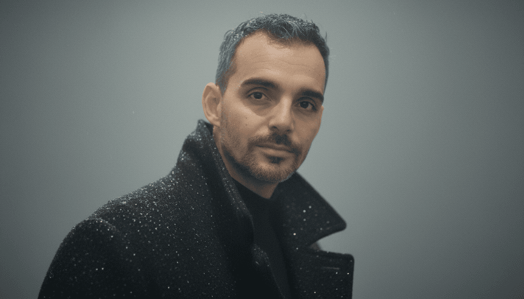 AI 分析 Puff Daddy 的《I'll Be Missing You》中忧郁的旋律和 R&B 和声,生成纪念和致敬的视觉主题。