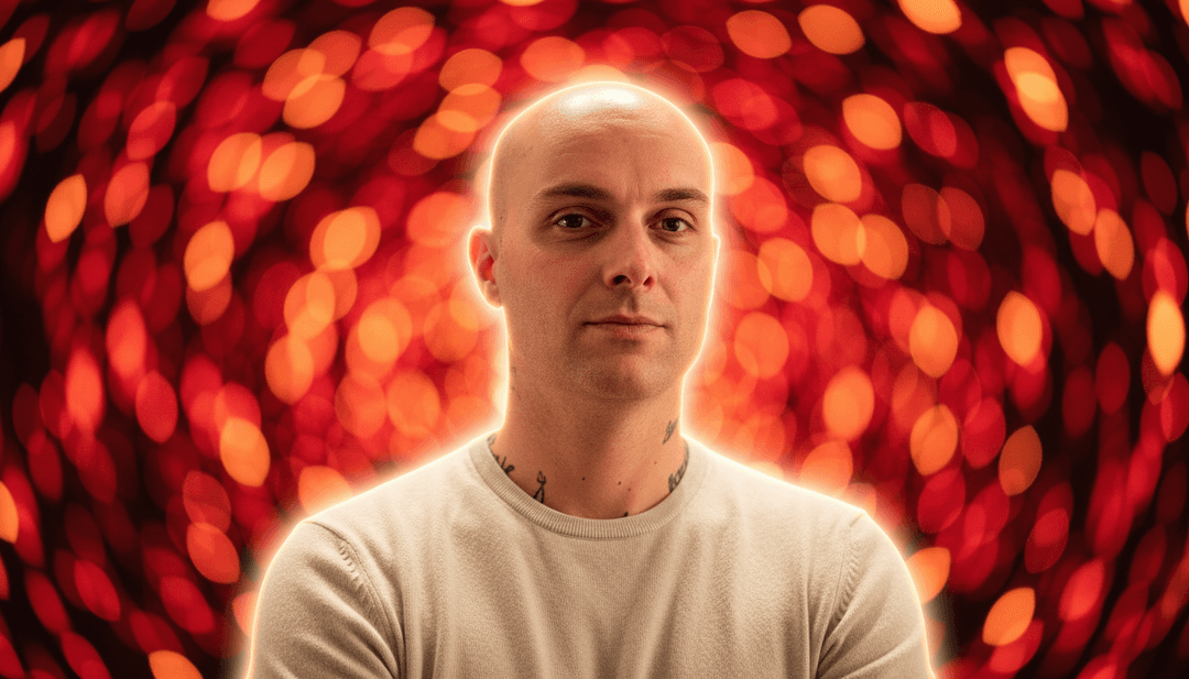 Un agent IA analysant des données de forme d'onde festives, imaginant des scènes de Noël et des rythmes pop pour GOTVNATALE.mp3.