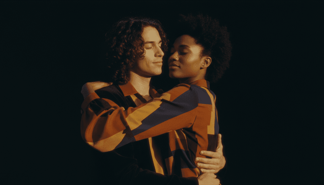 为'NOBODY ELSE'制作的惊艳完成音乐视频