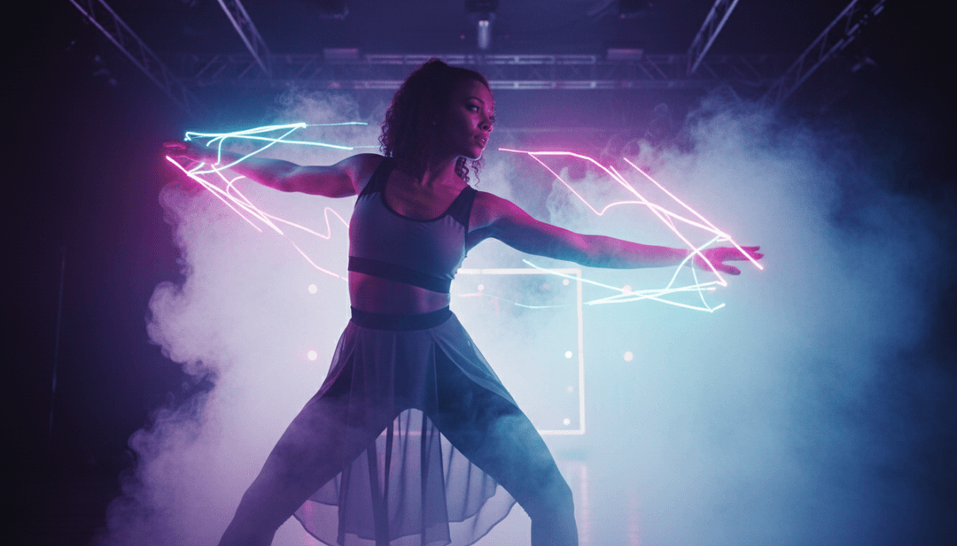 곡의 고양된 분위기를 반영하는 빛의 폭발과 다채로운 하늘을 시각적으로 표현