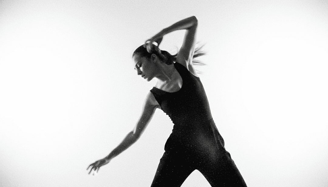 動態場景展示霓虹燈與動畫剪影隨電子流行節拍起舞