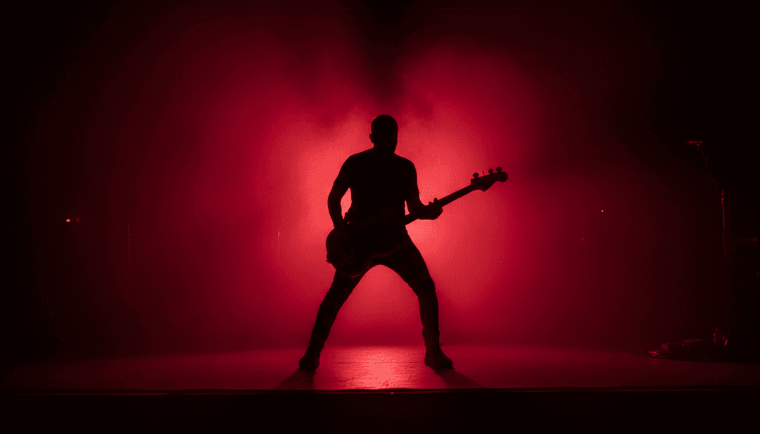 Dynamische visuelle Sequenzen, inspiriert von Indie-Pop-Melodien, die zeigen, wie sich abstrakte Kunst mit zoeparreyns Gesangsharmonien und intensiven Alternative-Rock-Gitarrenriffs aus '__Verse__.mp3' entwickelt.