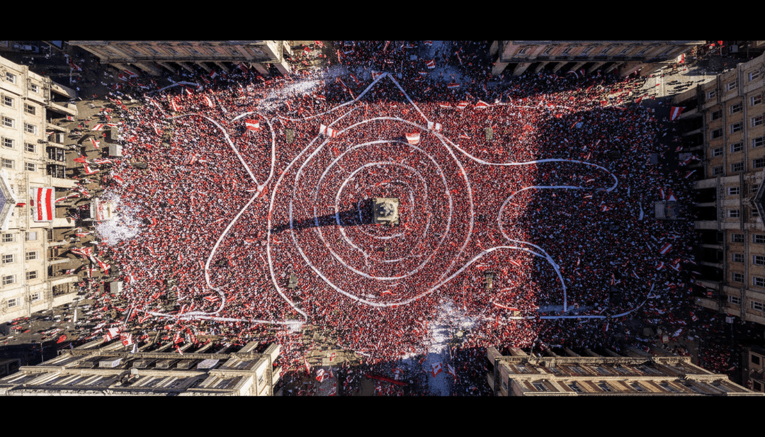 Un utilisateur interagissant avec l'interface intuitive de Freebeat.ai, personnalisant un clip musical unique pour GARUDA FIX.mp3 avec des outils basés sur l'IA.