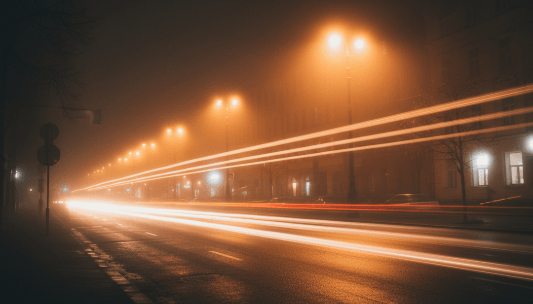 一个行李箱穿梭于不同风景的动态视觉效果,象征着一段旅程,伴随着微妙的福音合唱团图像和通过光影模式可视化的 R&B 节奏。