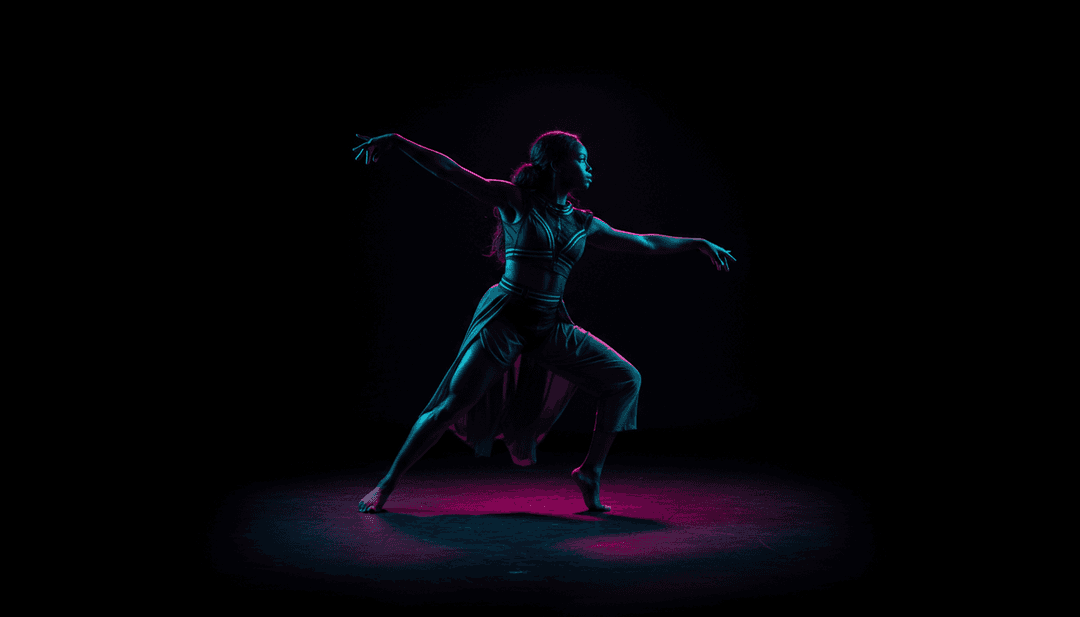 'WAP'의 역동적인 비트, 보컬 퍼포먼스, 노골적인 테마를 표현하여 멋진 뮤직 비디오로 구현되는 추상적인 비주얼.