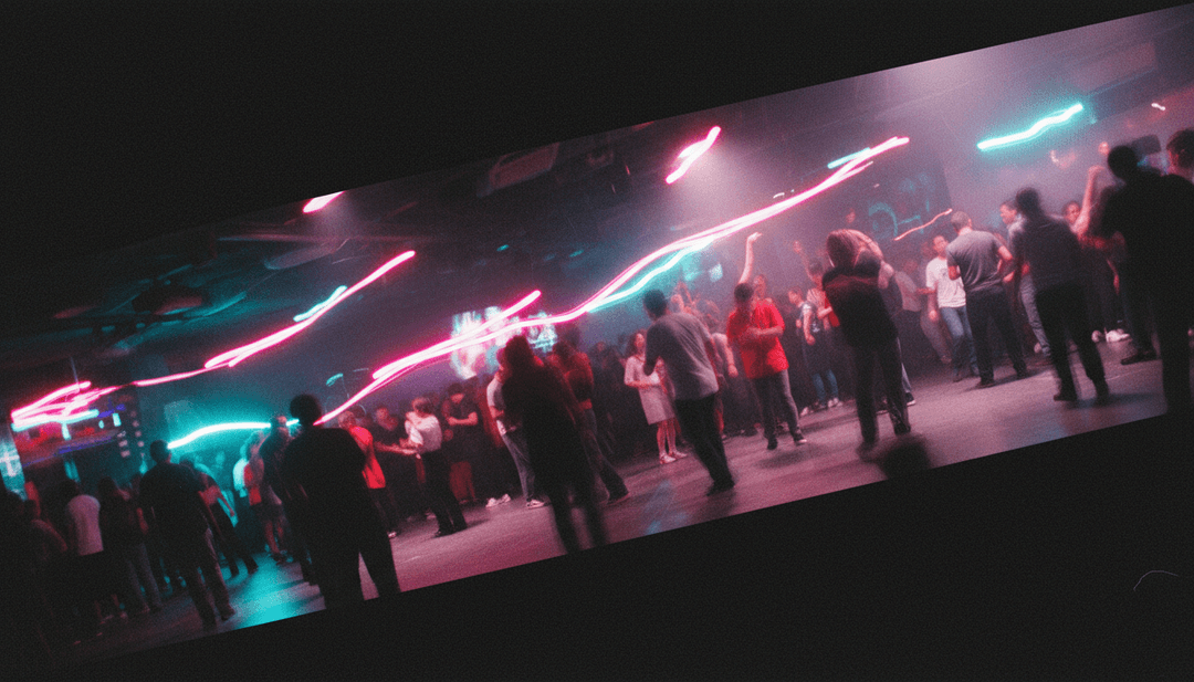 Une représentation visuelle abstraite des mélodies synth-pop et des rythmes électroniques, interprétant 'Lipdance' d'Obongjayar