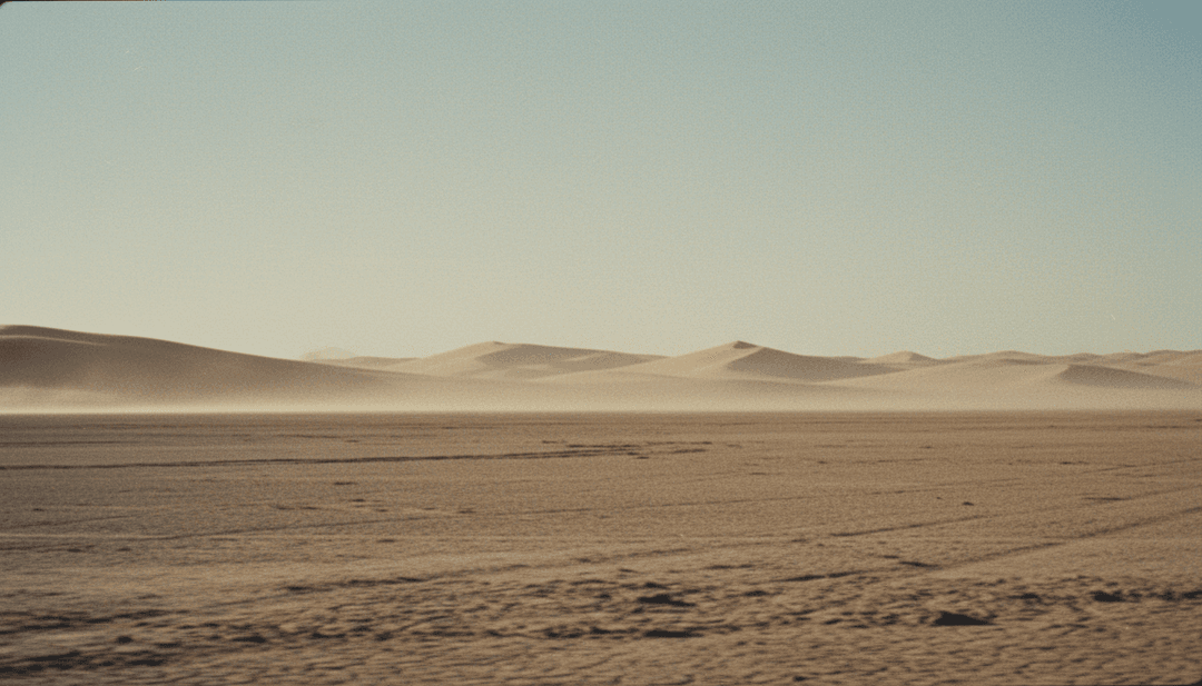 L'IA analyse l'ambiance mélancolique et réfléchie de la chanson "The Price" de Katelyn Tarver, montrant des formes d'ondes et des extraits lyriques influençant les thèmes visuels.