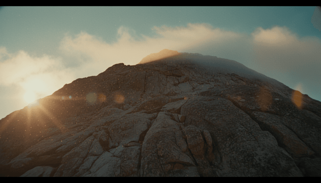 Interpretação conceitual de IA de MONTERO de Lil Nas X, com imagens abstratas que evocam temas de autoaceitação e rebelião, projetado por freebeat.ai.