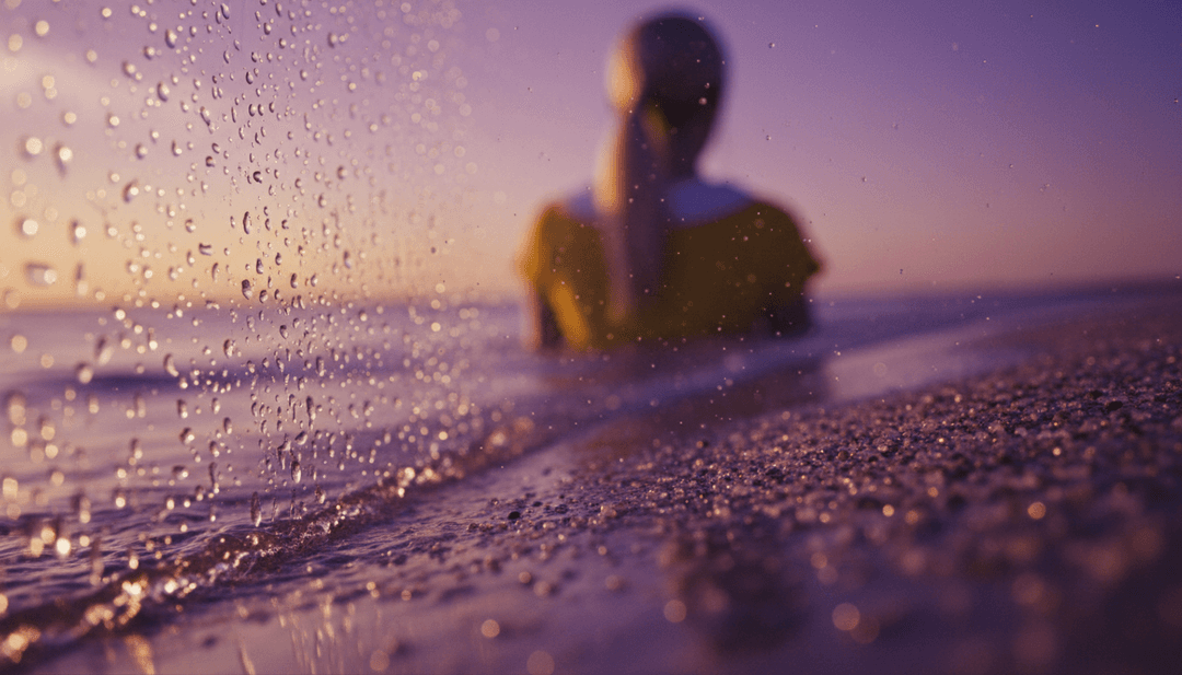 L'IA analizza l'umore malinconico e introspettivo di 'What Was I Made For?' di Billie Eilish e il suo genere acustico, suggerendo temi visivi astratti.