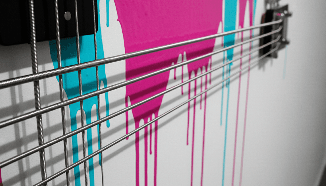 由 AI 生成的充满活力的复古未来主义音乐视频序列，展示了与 The Less I Know The Better 的低音线同步的流畅过渡和迷幻视觉效果。