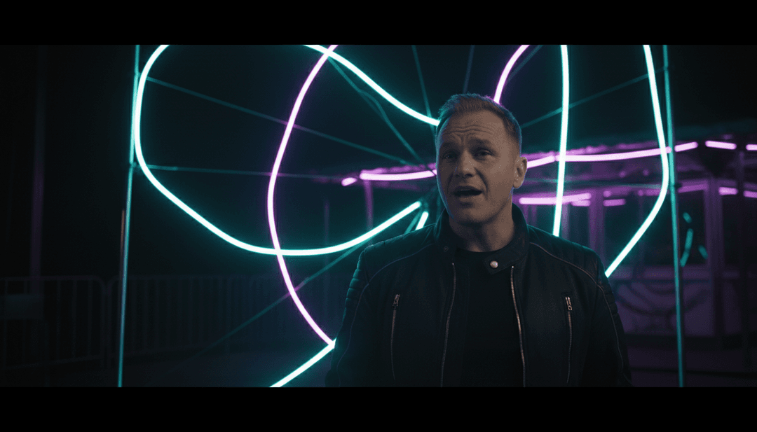 Un video musicale dinamico completo per 'The Business' di Tiësto generato dall'AI, pronto per la condivisione.