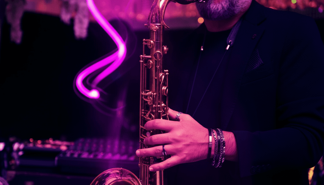 जीवंत शहर के नज़ारों, छायादार जैज़ क्लबों और अभिव्यंजक नर्तकों का एक गतिशील असेंबल, अनदेखे संगीत की ताल पर एनिमेटेड, एआई-जनित दृश्यों को प्रदर्शित करता है।