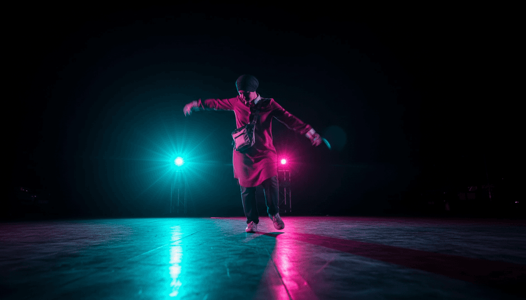 Scènes animées dynamiques présentant de l'art de rue, des paysages urbains vibrants et des personnages divers, synchronisés avec des rythmes hip-hop.