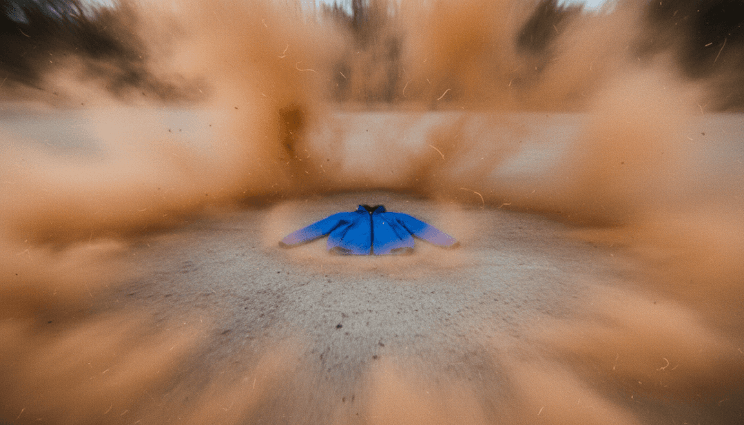 AI将MP3转换为MP4,为 Creepy 的歌曲生成动态视觉效果,呈现抽象的摇滚音乐会场景。