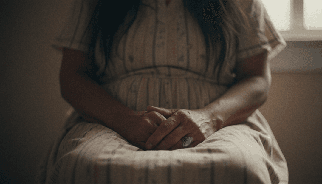 एक चमकती हुई आकृति का वैचारिक दृश्य एक नरम, रोमांटिक पृष्ठभूमि के खिलाफ, जो KanoA के 'She Still Glows' बैलाड की एआई की प्रारंभिक समझ को दर्शाता है।