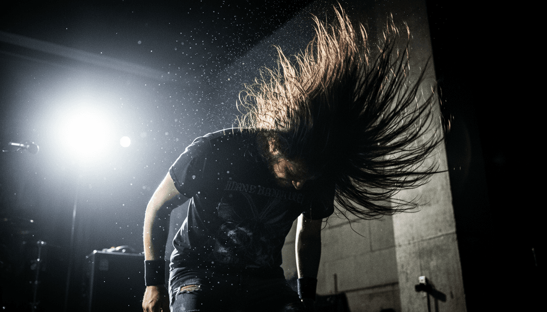 用户兴奋地与 freebeat.ai 直观界面互动,看着他们为 'Untouchable Flame.mp3' 定制的金属音乐视频栩栩如生。