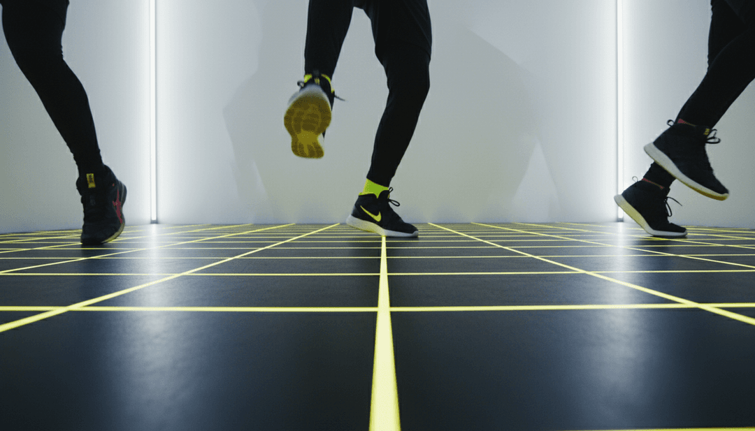 AI 分析 The Hoopty Do’s 的《Hi-5 Theme》的声波和节奏,为舞曲流行音乐视频创建情绪板。