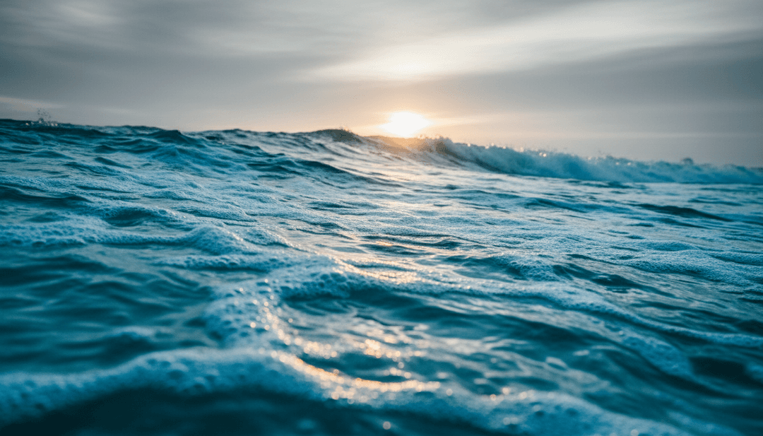 AI生成的动态视觉效果,特色为节日都市景观、雷鬼风格图案和快节奏的DnB能量,全部与marconinz的“Xmas Guitar DnB”曲目同步。