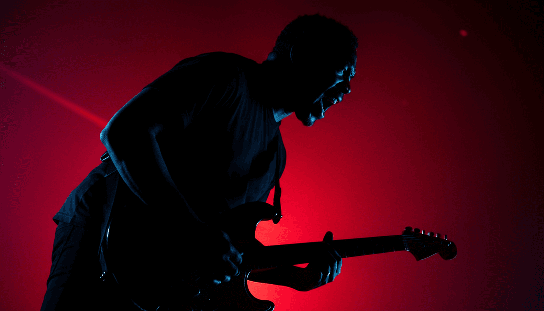 AIが、ブルースロックのジャンルと「Cacıks geriden」の歌詞に触発され、埃っぽい道で演奏するクラシックロックバンドのシーンをアニメーション化。