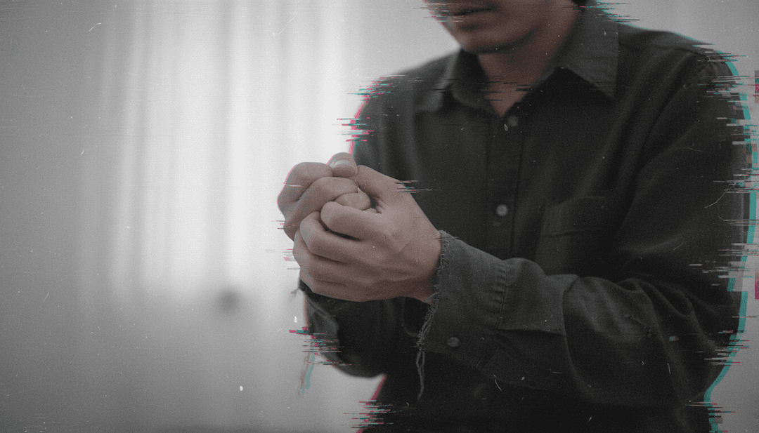 Scene dinamiche di video musicale j-pop generate dall'AI, con conigli olografici, paesaggi urbani al neon e ballerini sincronizzati, che rappresentano l'energia della canzone.