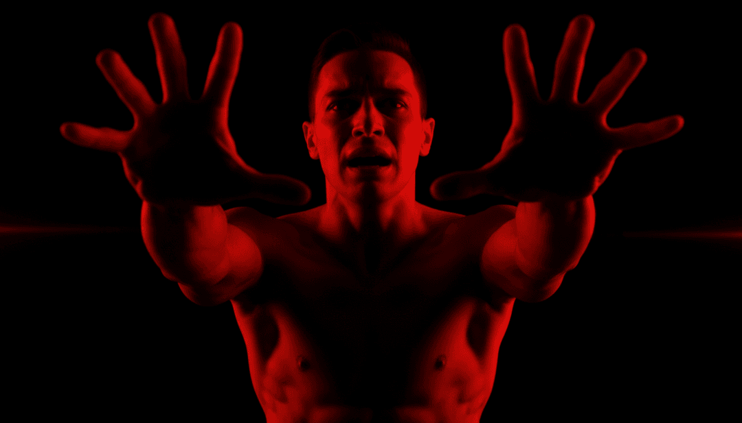 Usuário interagindo com a interface freebeat.ai, criando facilmente um vídeo musical para sua faixa favorita de R&B hip-hop