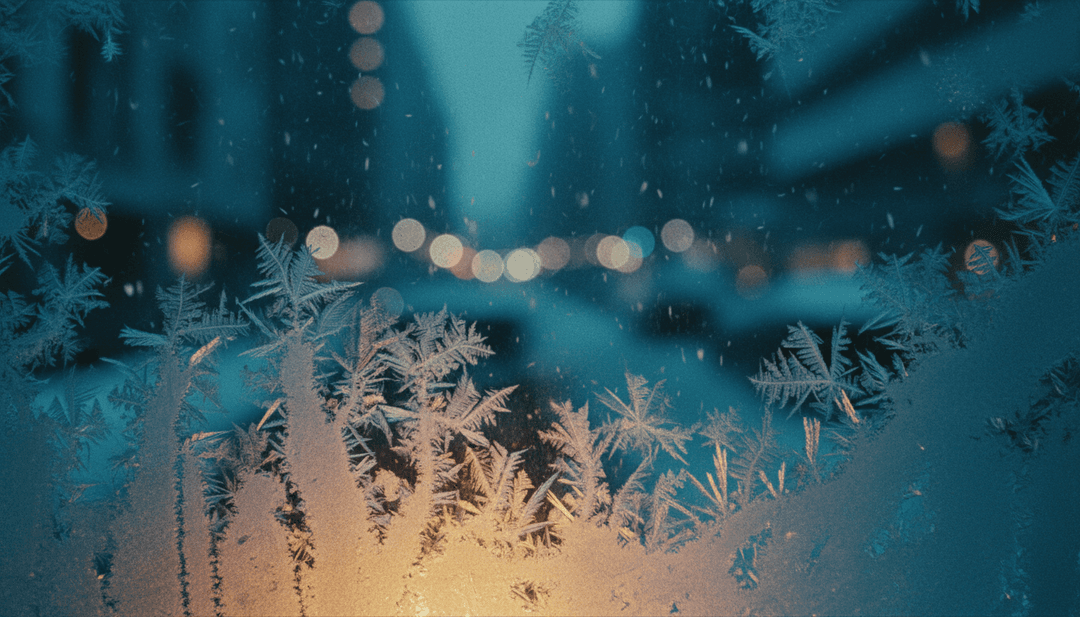 KI-Algorithmen visualisieren warme, festliche Szenen wie funkelnde Lichter und Schnee, inspiriert von Weihnachtsmusik.