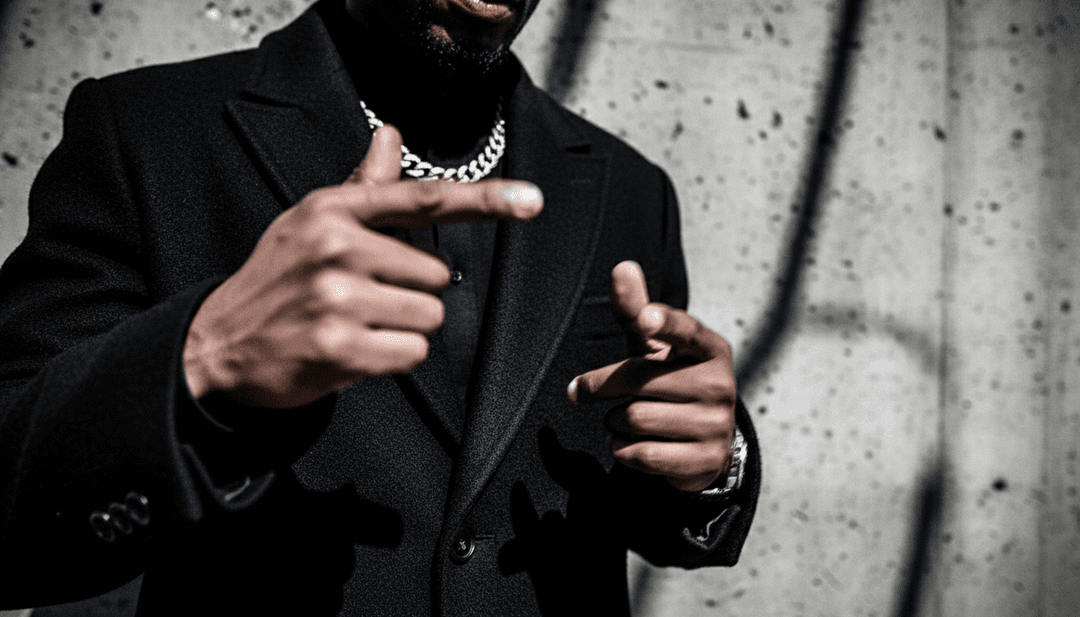 완성된 전문가급 뮤직 비디오가 동적 영상과 동기화된 가사와 함께 표시되는 freebeat.ai 사용자 인터페이스 스크린샷.