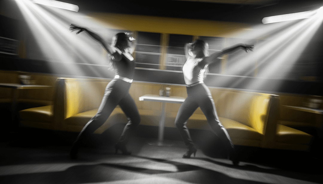 Efeitos visuais dinâmicos sincronizados com as batidas de bateria intrincadas, harmonias vocais e linhas de baixo de 'KNOCK KNOCK', demonstrando as capacidades precisas de conversão de áudio para visual do freebeat.ai.