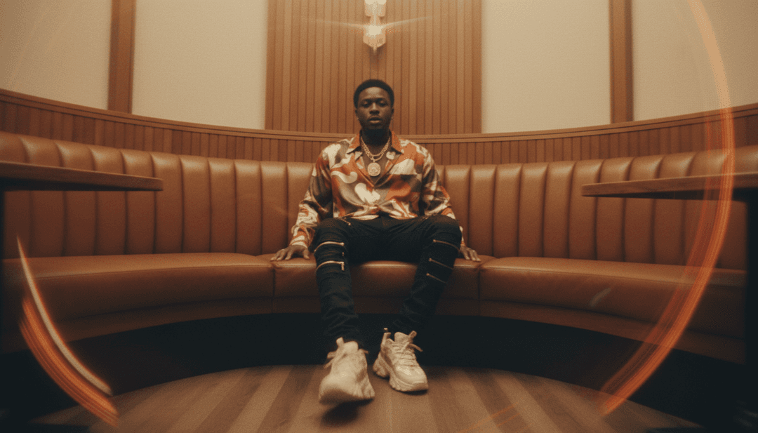 'AMA'의 비트 드롭 및 멜로디 진행과 동기화되는 동적인 비주얼, 끊김 없는 오디오-비디오 변환을 선보입니다.