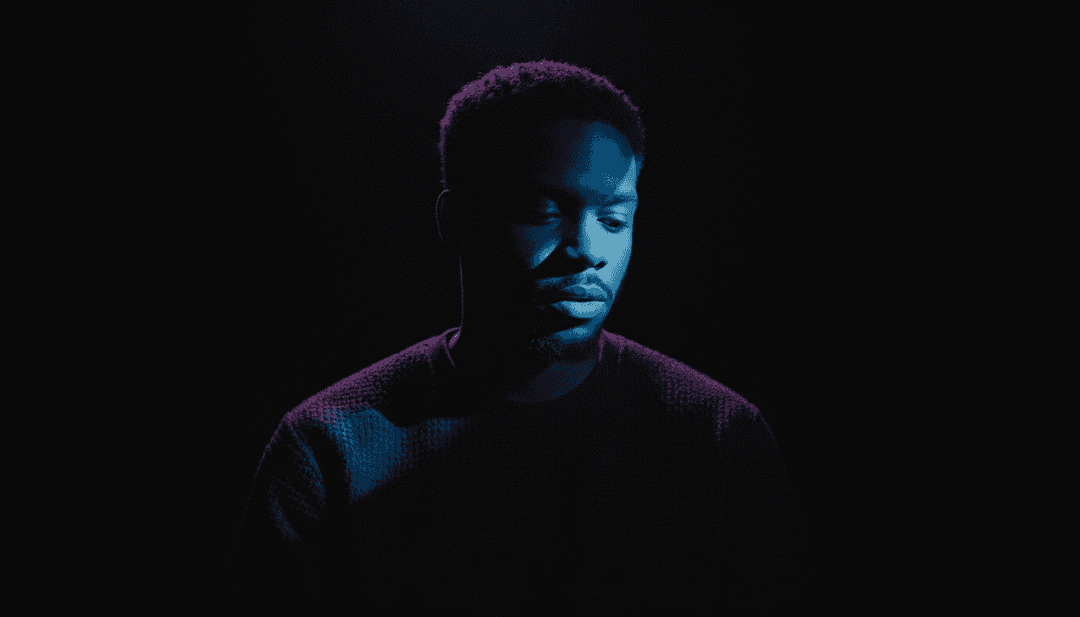 Visualiseur abstrait interprétant des éléments reggae, R&B et hip-hop pour le clip musical '911'' de Destin Laurel