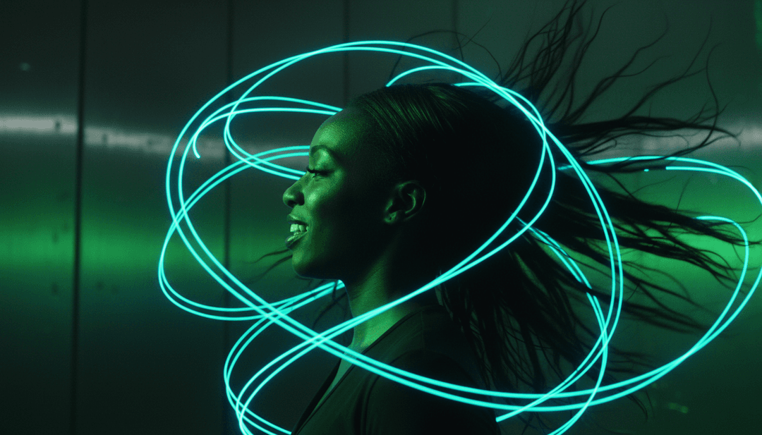 Eine dynamische, neonbeleuchtete Stadtlandschaft, die mit energetischen Lichtern und fließenden Mustern pulsiert, perfekt synchronisiert mit den treibenden Beats und Synth-Melodien eines Dance-Pop-Tracks.