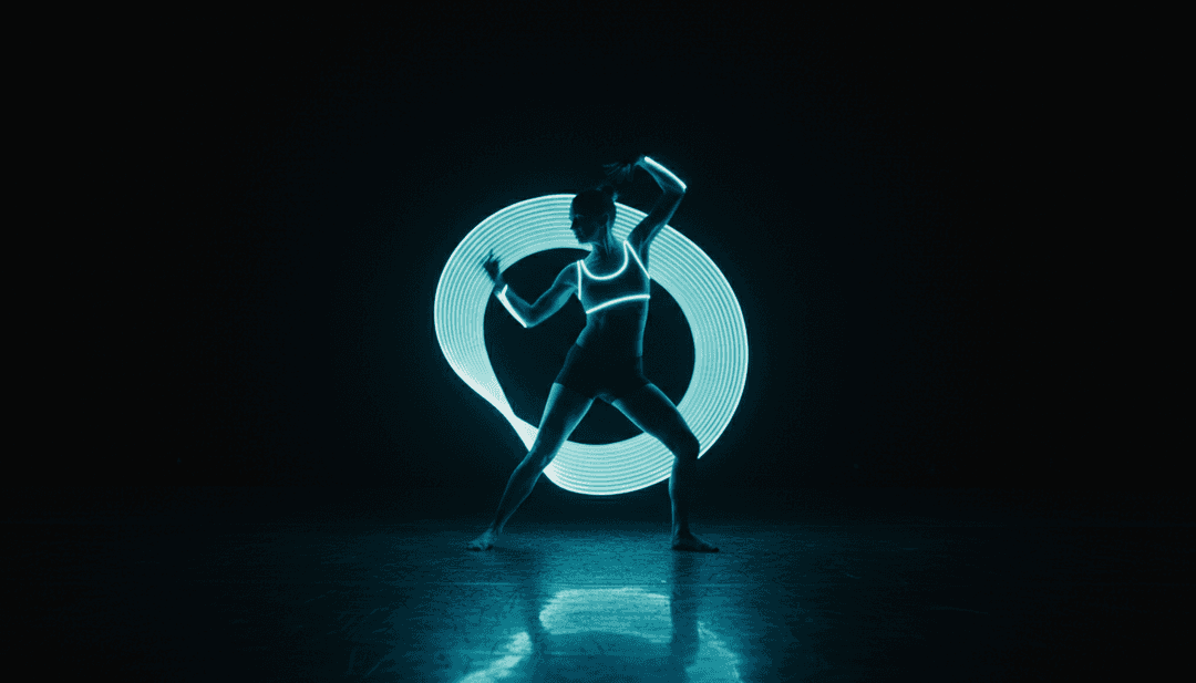 Abstrakte Visuals, die die Deep House- und Dance-Pop-Energie von BL3SS und Tchami's R 2 ME darstellen, generiert von einem KI Musikvideo-Generator.