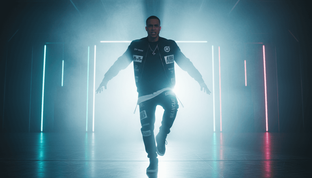 freebeat.ai의 뮤직 비디오 생성기 사용자 인터페이스가 'Prada (Valexus Remix)'의 완성된 비디오와 사용자가 직접 만들 수 있도록 하는 콜 투 액션을 보여줌.