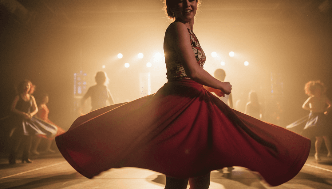 Animierte Visualisierungen, synchronisiert mit dem Swing-Rhythmus von 'Rockin' Around The Christmas Tree', zeigen abstrakte Jazzclub-Szenen, die sich mit festlichen Weihnachtsdekorationen und tanzenden Figuren vermischen.