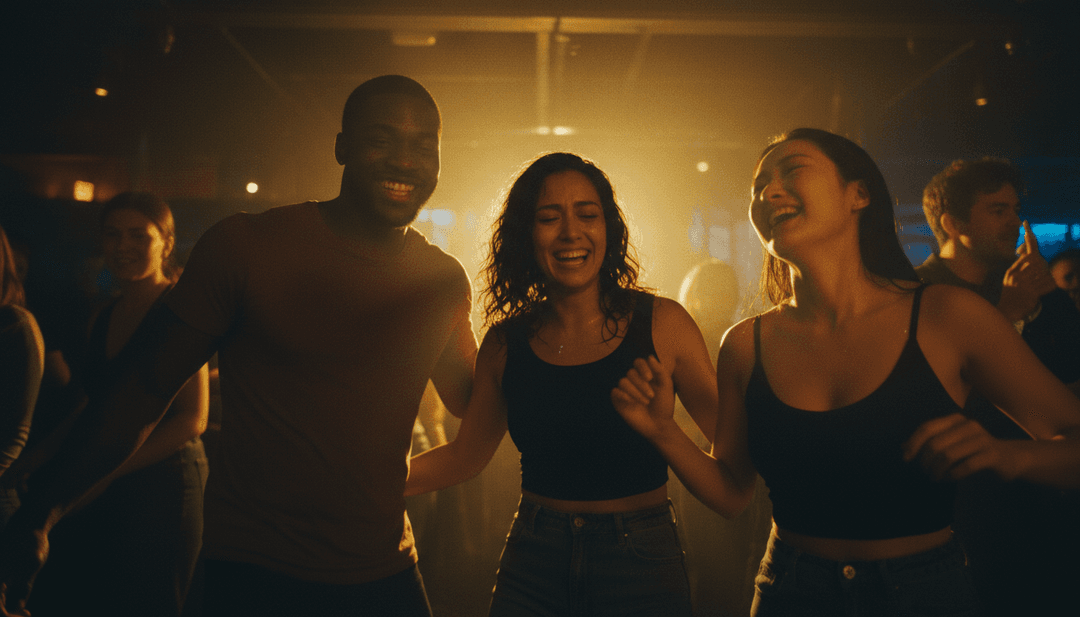 Abstrakte visuelle Darstellung von Schallwellen für Winny, die Trap- und Dancehall-Elemente mit KI-Neuronalnetz-Overlays vermischt.