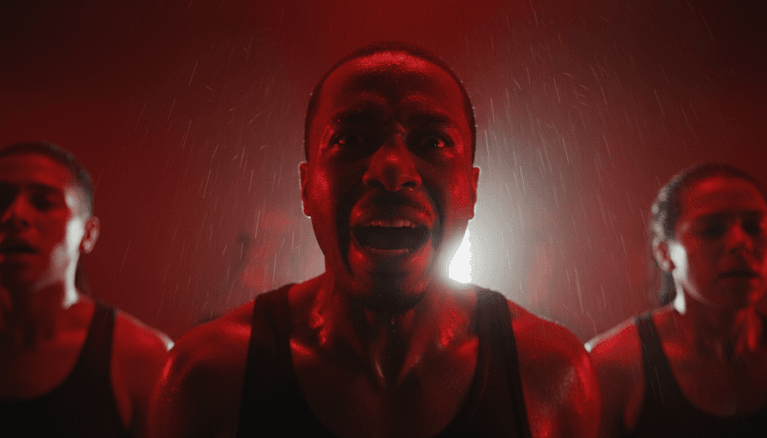 Visuais dinâmicos de trilhas de luz e formas abstratas sincronizados com os poderosos drops e melodias de 'Girls Go Freak' por Maddix, Reinier Zonneveld, Sarah de Warren