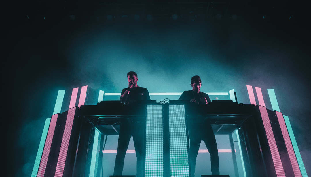 IA interpretando os ritmos pulsantes e os crescimentos emocionais da faixa de trance 'Cry For You (2025)' de SIDEPIECE, gerando conceitos visuais.