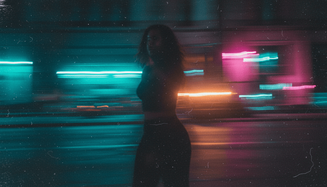 Animierte Visualizer, die Schallwellen in dynamische, energiegeladene Szenen des urbanen Nachtlebens und des Tanzes übersetzen, perfekt mit der Musik synchronisiert.