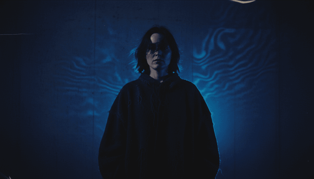 代表 Lorde 的 'What Was That' 概念艺术,由 AI 音乐视频生成器分析,显示声波转化为抽象视觉效果。