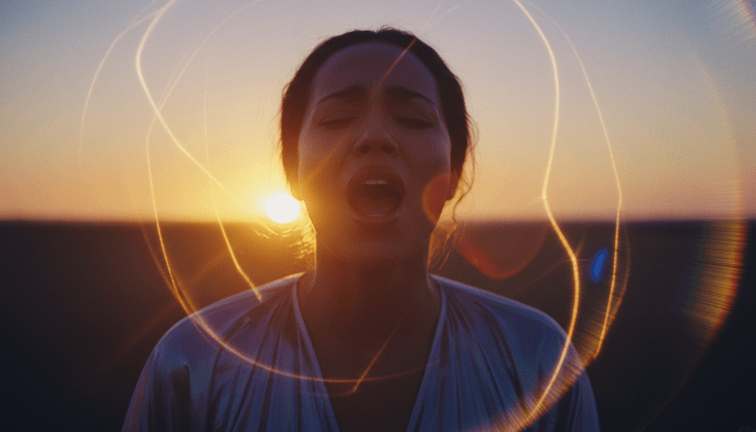 Ein fertiges Musikvideo zu 'My Love (2024)' läuft auf einem Bildschirm und demonstriert die nahtlose Integration von KI-generierten Visuals und Song-Elementen, mit einem Aufruf an Benutzer, freebeat.ai auszuprobieren.