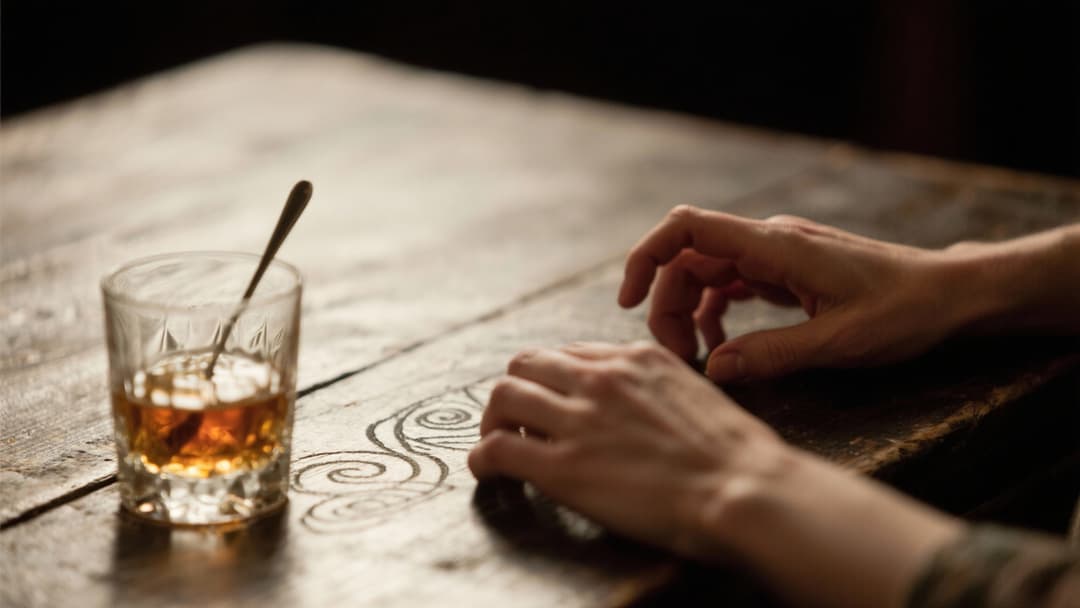 Utente che crea un video musicale con freebeat.ai